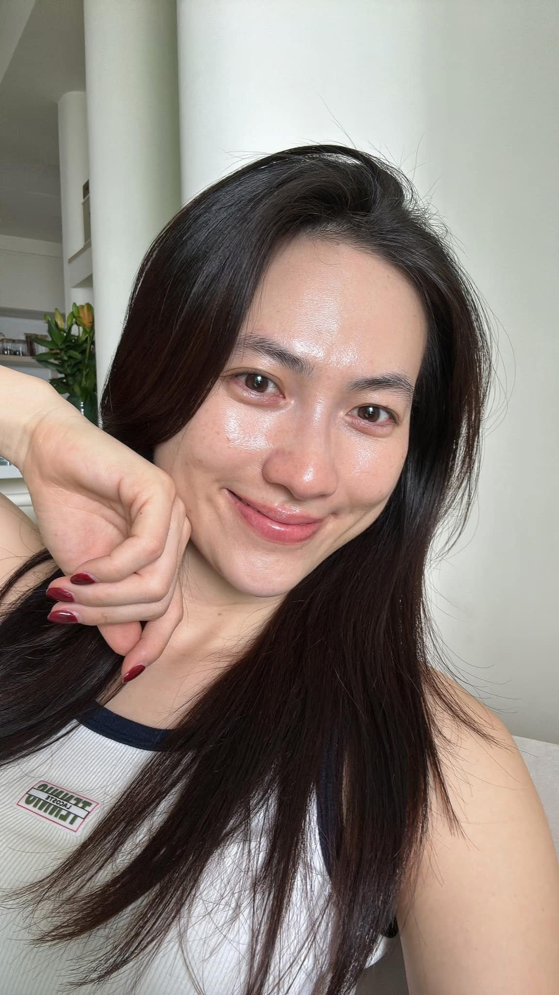 Cô còn được gọi là nữ thần mặt mộc đẹp nhất Việt Nam. (Ảnh: FBNV)