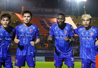 Becamex TP.HCM ăn mừng trận thắng đậm nhất kể từ đầu mùa - Ảnh: BHCMFC