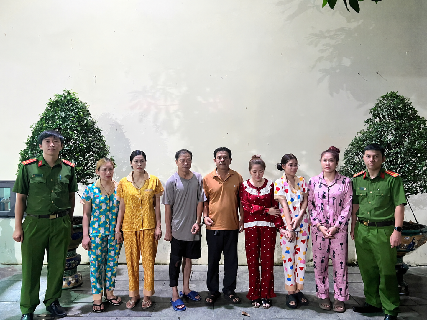 Các bị can trong đường dây bị Công an TP.HCM khởi tố