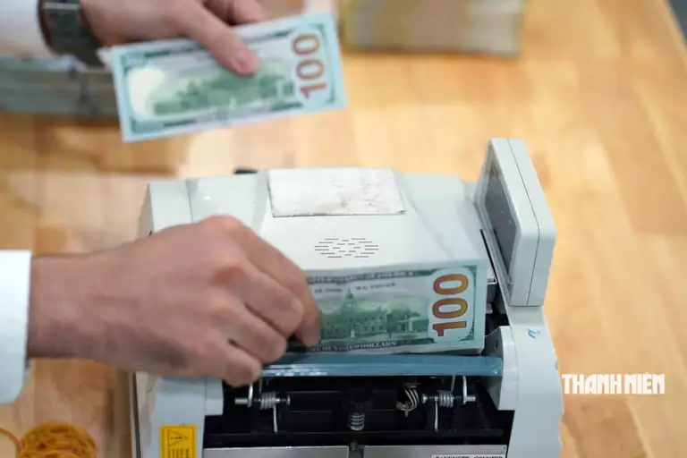 Ngân hàng giảm nhẹ giá USD