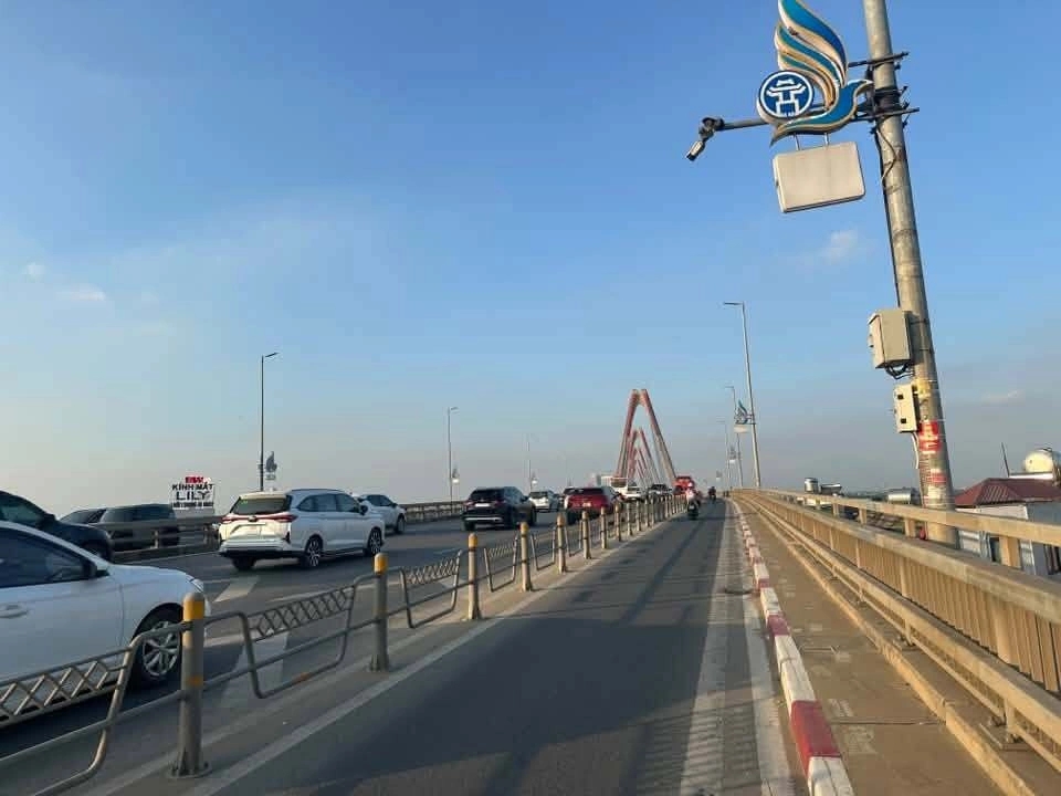 Biển khoảng cách được tháo dỡ. Ảnh: Xuân Hoa