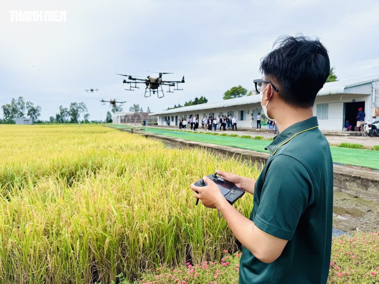 Nông dân Việt Nam đẩy mạnh ứng dụng công nghệ hiện đại vào sản xuất