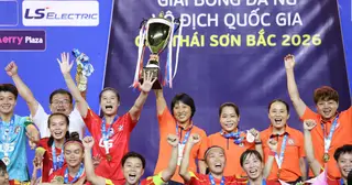 Chủ tịch VFF chúc mừng đội nữ TP.HCM I bảo vệ thành công chức vô địch quốc gia