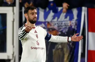 Bruno Fernandes phản ứng trong trận Man Utd thua Como 1-4 ở lượt ba vòng phân hạng Champions League tại Como, Italy, ngày 21/10/2026. Ảnh: Reuters