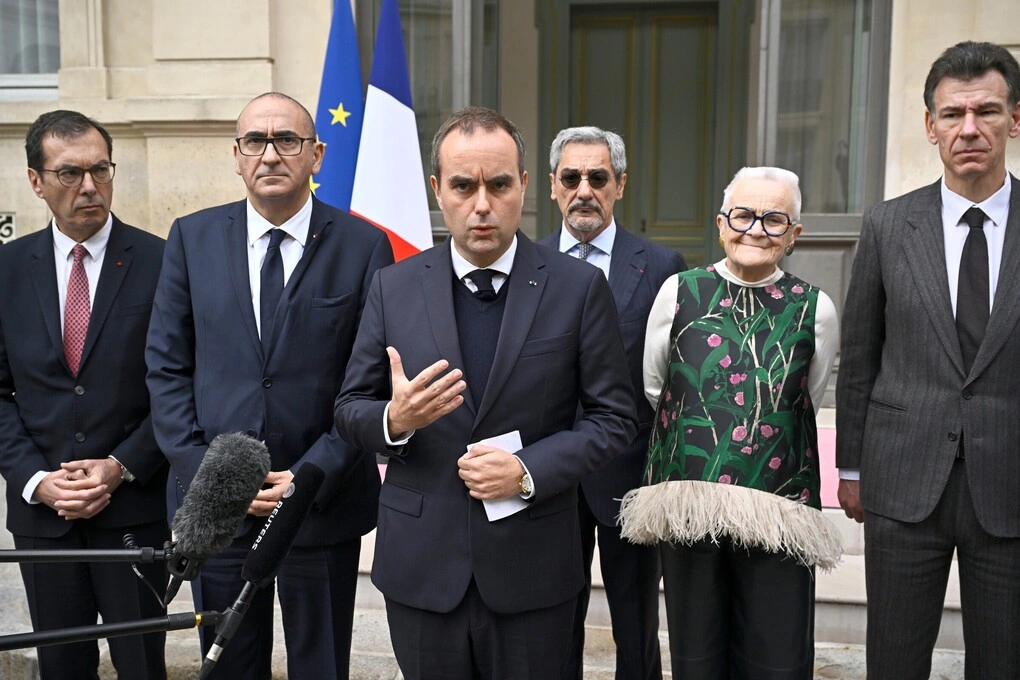 Thủ tướng Pháp Sebastien Lecornu phát biểu sau cuộc họp khẩn tại Bộ Nội vụ ở Paris ngày 19/10. Ảnh: AP