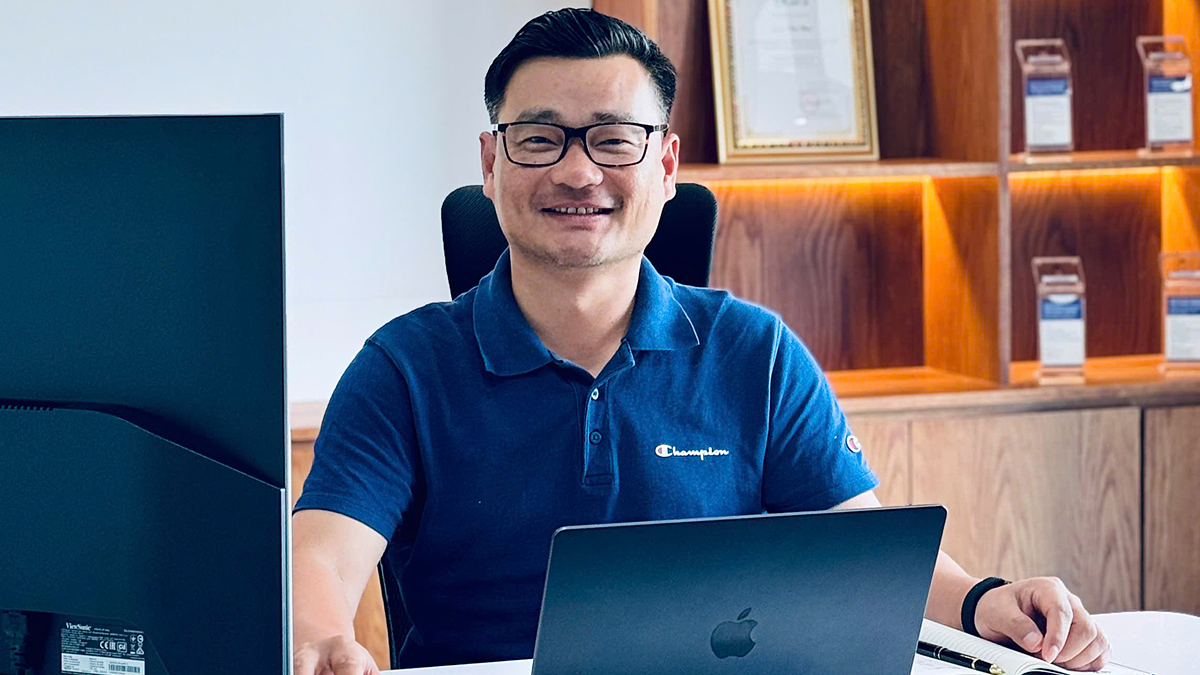 Tiến sĩ Việt chế tạo chip giúp bệnh nhân mù đọc chữ sau 2 ngày cấy