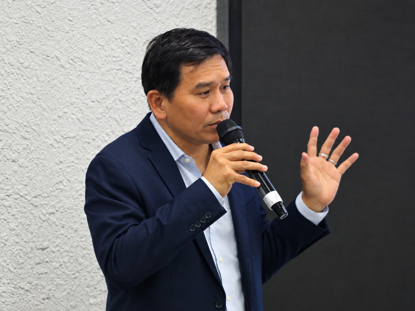 Ông Steven Lim KT nêu góc nhìn yêu cầu nhân lực công nghệ cao tại sự kiện - Ảnh: TRỌNG NHÂN