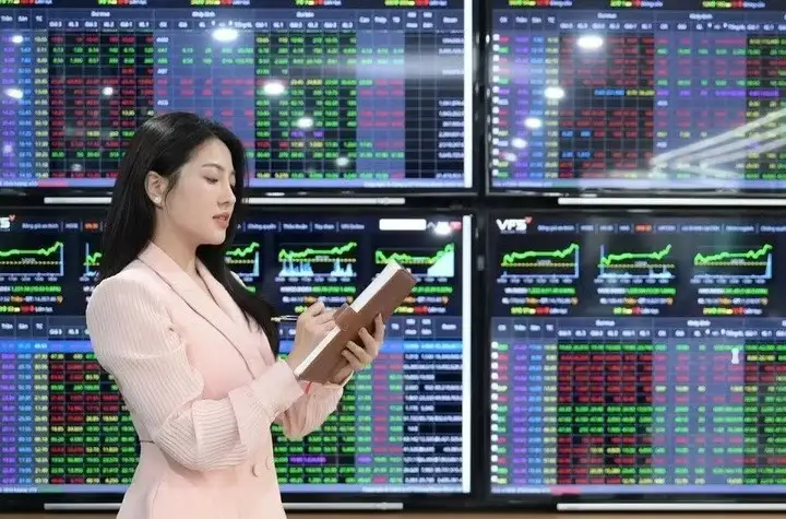 VN-Index khép lại tháng 7 với tín hiệu tích cực hơn, lấy lại mốc 1.700 điểm. Ảnh minh họa.