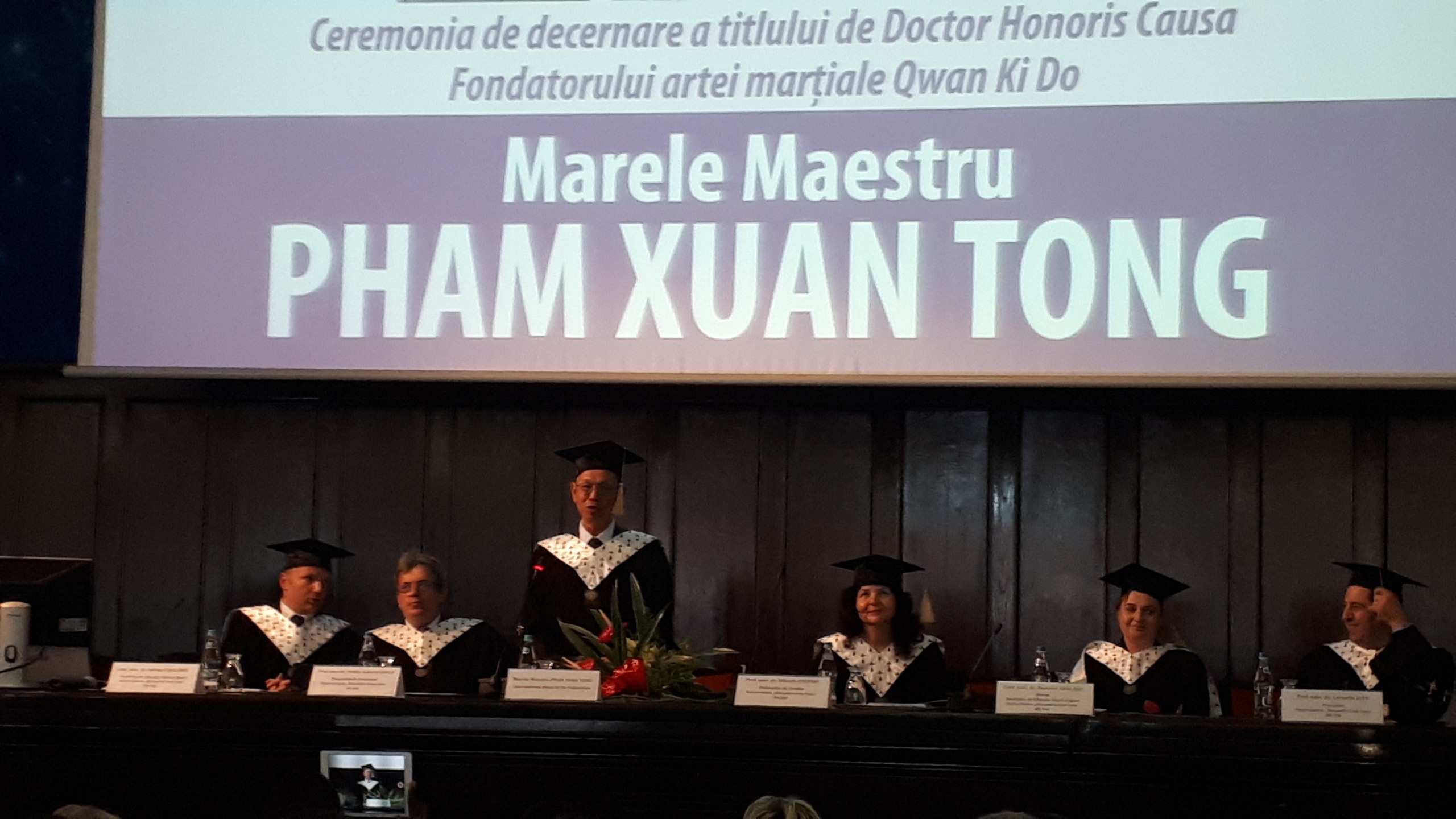 Ông Phạm Xuân Tòng tại lễ nhận bằng tiến sĩ danh dự của Đại học Alexandru Ioan Cuza, Iași, Romania - Ảnh: A.I.C.