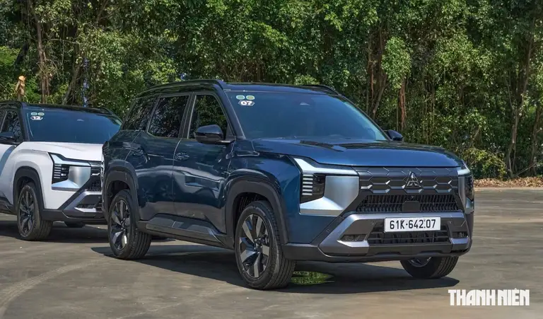 Gia nhập thị trường Việt Nam mới được hơn nửa năm, Mitsubishi Destinator lập tức cho thấy sức hút với người tiêu dùng. Thiết kế hiện đại, thực dụng với 7 chỗ ngồi cùng hàng loạt trang bị, tính năng kèm giá bán khá hấp dẫn… giúp Destinator nhận được nhiều sự quan tâm từ phía khách hàng. Mitsubishi Destinator được nhập khẩu từ Indonesia, phân phối 2 phiên bản, giá bán từ 780 - 855 triệu đồng