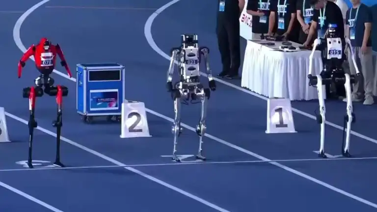 Video vòng loại thi chạy 100 m, Thế vận hội robot hình người 2026 tổ chức ở Bắc Kinh. Nguồn: X/Kelmand1