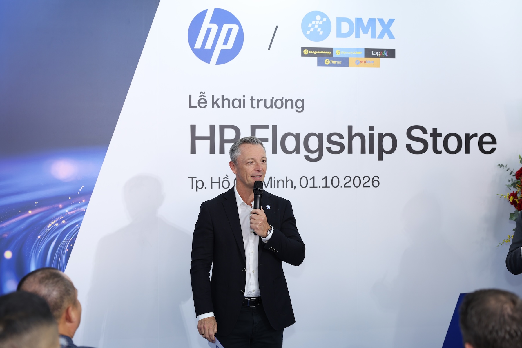 Muốn bán AI PC, HP chọn cách để khách tự cầm, tự thử: HP Flagship Store thứ hai ra mắt tại thành phố Hồ Chí Minh - Ảnh 3.