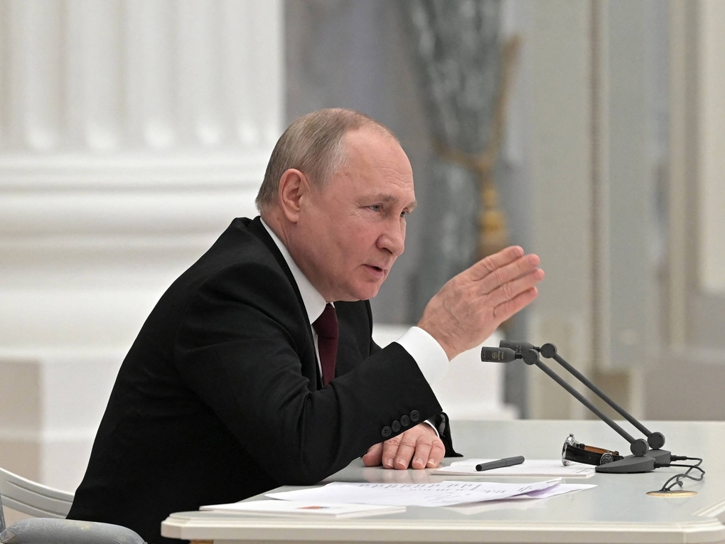 Tổng thống Putin trong cuộc họp Hội đồng An ninh Nga hôm 21/2/2022. Ảnh: Reuters