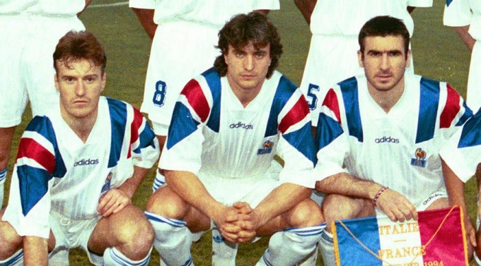 Deschamps (trái) và Cantona (phải) khi còn là đồng đội ở tuyển Pháp - Ảnh: L.Q.