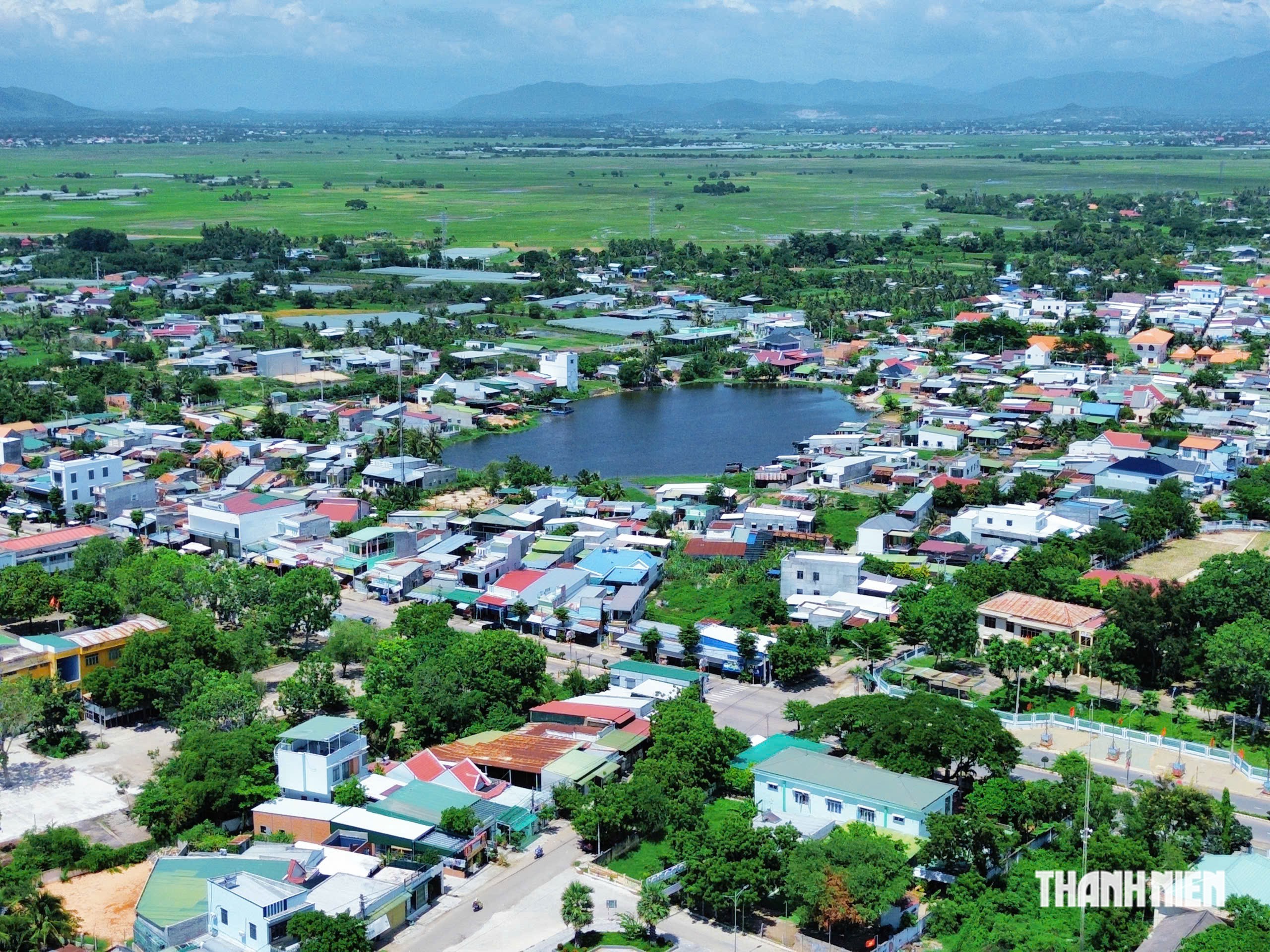 Hồ Bàu Trúc gắn với tên gọi của làng gốm Bàu Trúc tại xã Ninh Phước