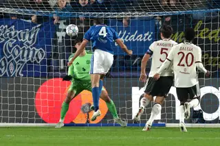 Jacobo Ramon ghi bàn nâng tỷ số lên 4-1 cho Como trong trận đấu với Man Utd ở vòng phân hạng Champions League tại Como, Italy, ngày 21/10/2026. Ảnh: AP