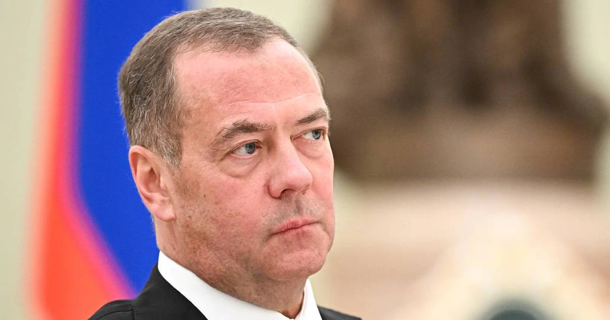 Ông Medvedev cảnh báo: Dân Nga nên tránh đến châu Âu lúc này vì có thể bị bắt