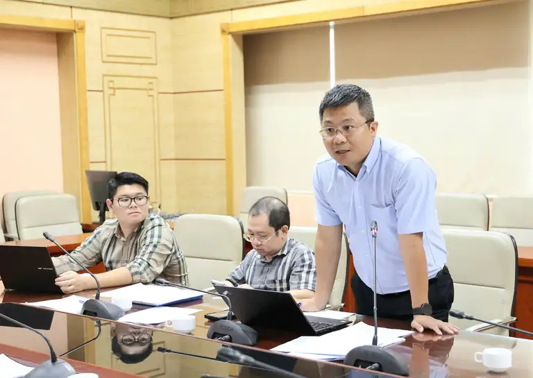 Các đại biểu thuộc Bộ Y tế và các bộ, ngành phát biểu ý kiến. Ảnh: Trần Minh