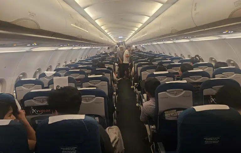 Chuyến bay VN1467 của hãng hàng không Vietnam Airlines đang phải nằm chờ tại sân bay Cần Thơ