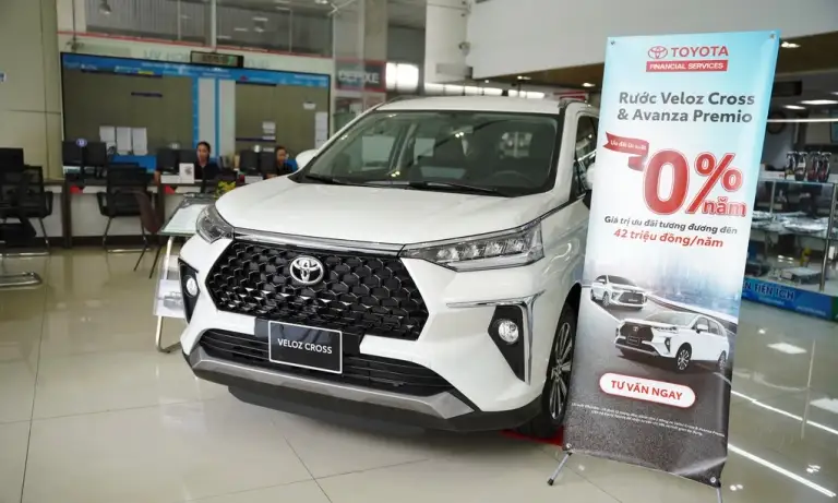 Veloz trưng bày tại một đại lý Toyota ở TP HCM. Ảnh: Phạm Trung