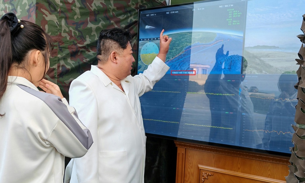 Dòng chữ Hwasongpho-11Ma (khoanh đỏ) trên màn hình hiển thị thông số của tên lửa. Ảnh: KCNA