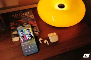 Đeo AirPods 5 suốt ba tuần: Tai nghe mở mà có chống ồn thì đi máy bay, nghe nhạc ra sao? - Ảnh 1.