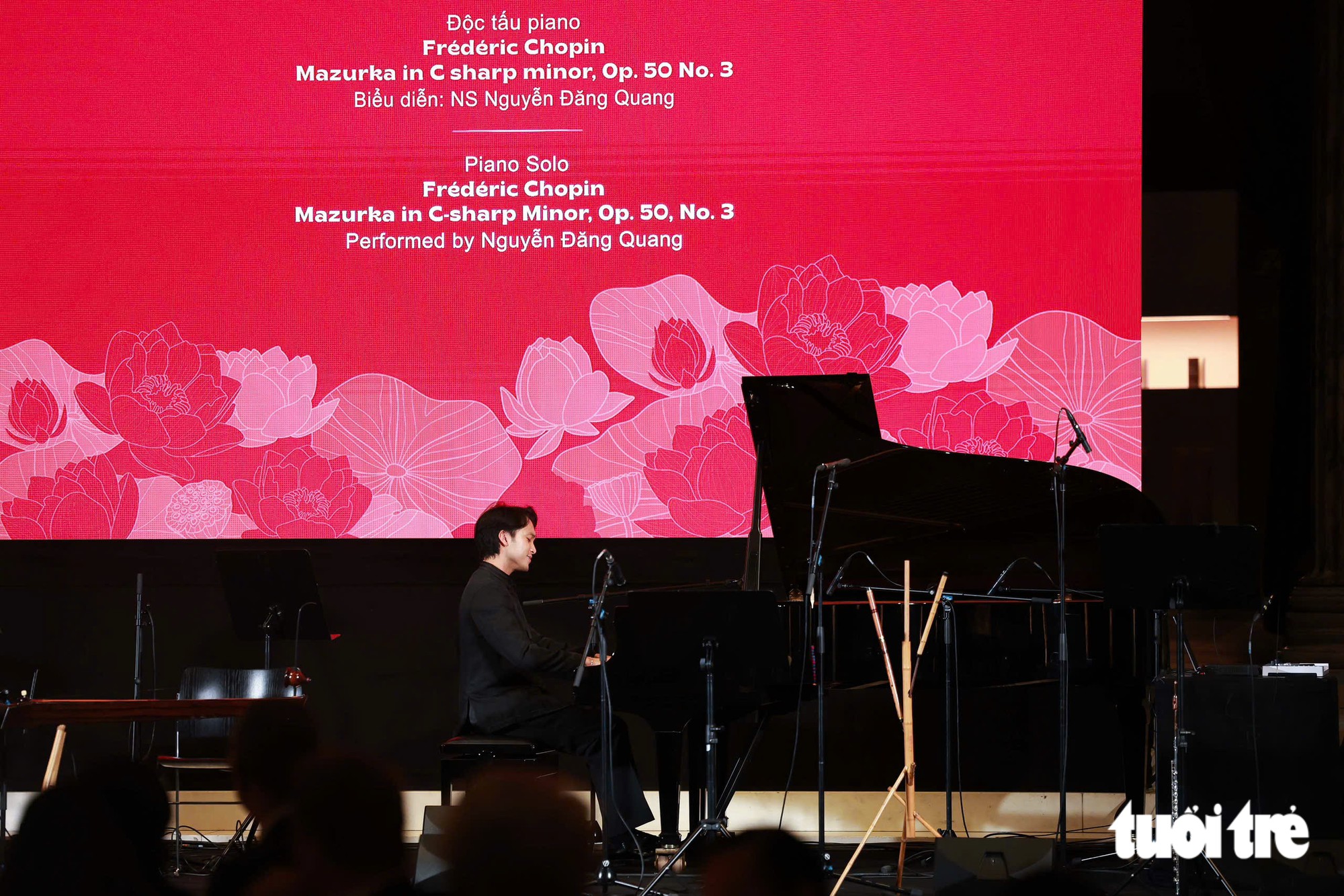 Tiết mục độc tấu piano tại chương trình - Ảnh: NGUYỄN KHÁNH