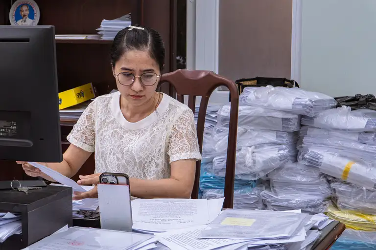 Cán bộ xã Nhà Bè, TP HCM, tháng 6/2026. Ảnh: Phùng Tiên