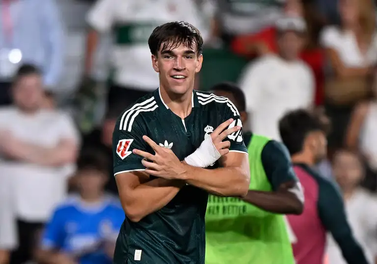 Espi ăn mừng sau khi ghi bàn ấn định tỉ số cho Real Madrid - Ảnh: REUTERS