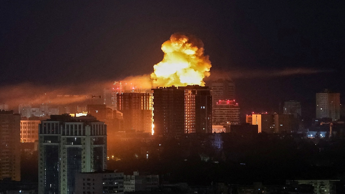 Ukraine chật vật giữa thế thiếu tiền, cạn đạn