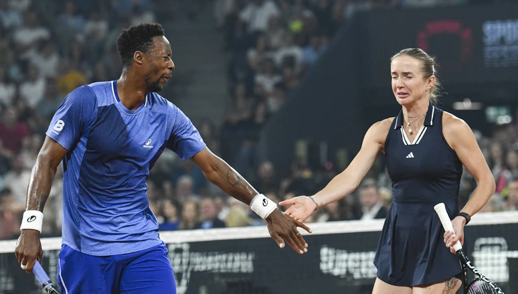 Monfils (trái) suy sụp sau quyết định của Svitolina - Ảnh: ATP
