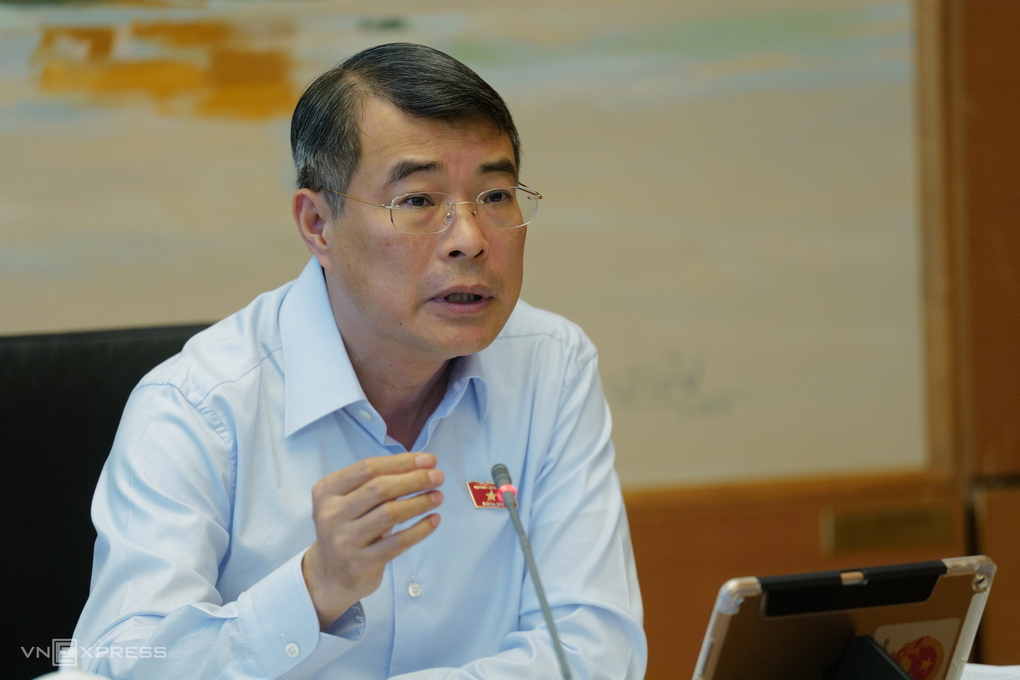 Thủ tướng Lê Minh Hưng phát biểu tại buổi thảo luận tổ chiều 18/10. Ảnh: Ngọc Thành
