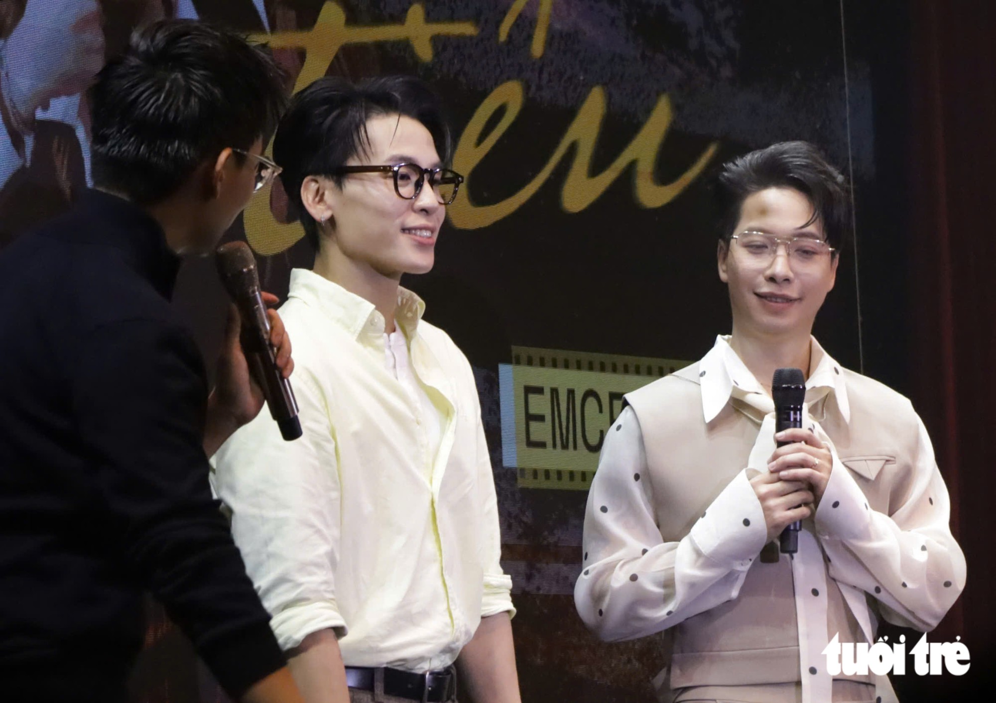 Thơm đến ủng hộ Emcee L. Album được phát hành lúc 19h cùng ngày - Ảnh: M.N.