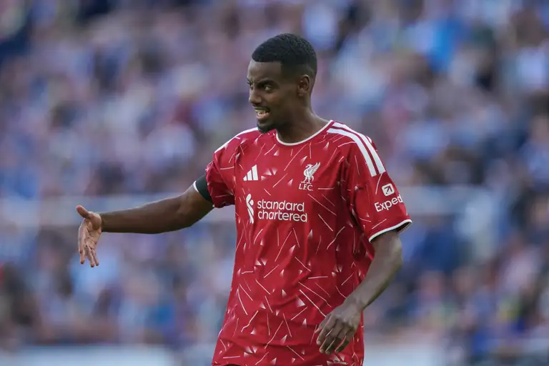 Isak là niềm hy vọng trên hàng công của Liverpool - Ảnh: AP
