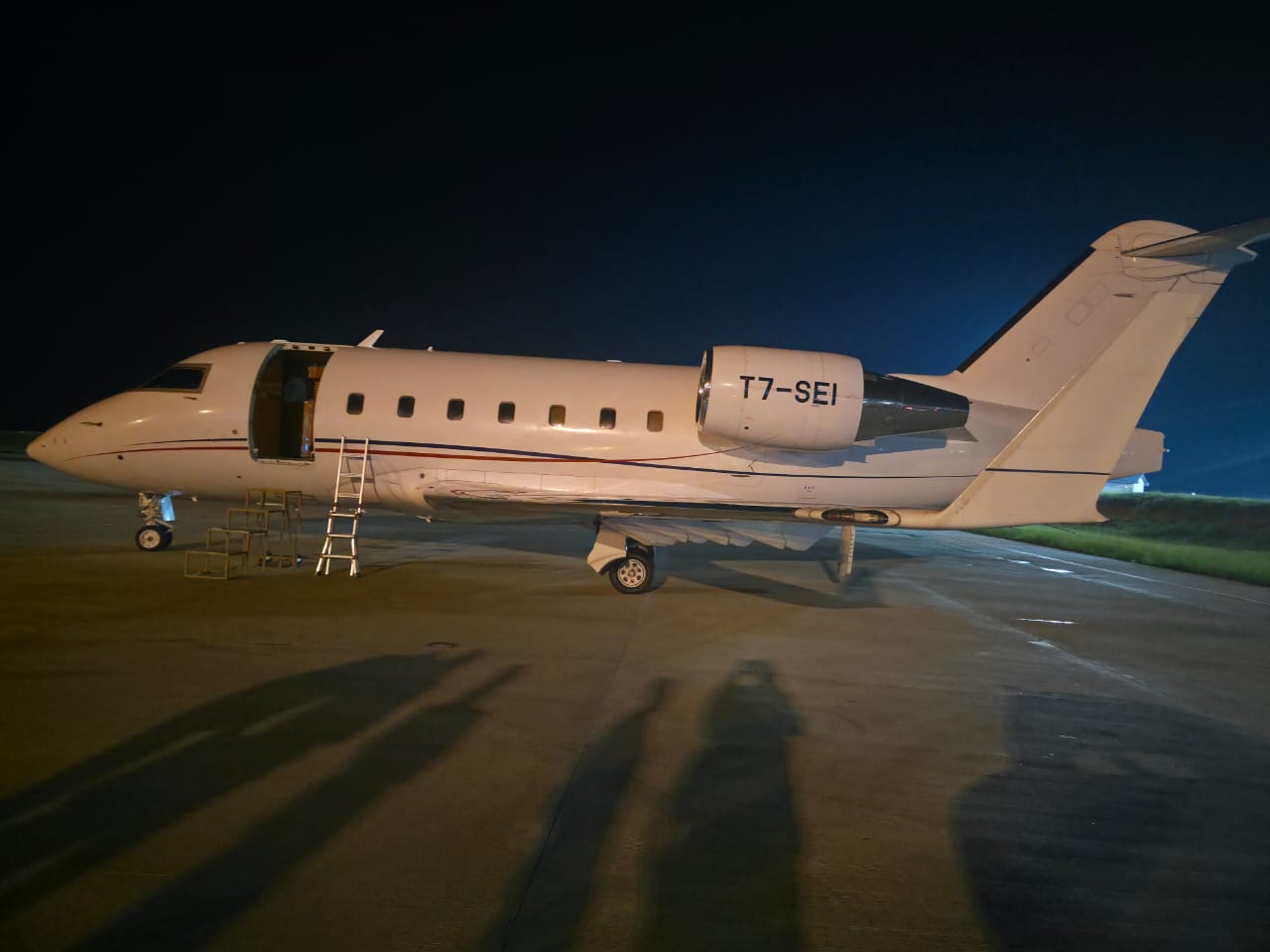 Chiếc máy bay bung cửa mới đây ở Nigeria - Ảnh: VANGUARD NEWS