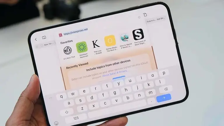 Sếp Apple: Tỷ lệ màn hình iPhone Duo bị lộ và 'tình cờ có trên sản phẩm khác'