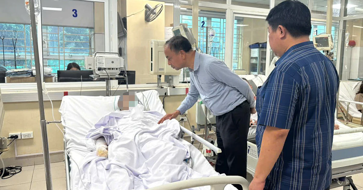 Cháy nhà làm 5 người chết ở Hà Nội: Một phụ nữ nhảy từ tầng 4 xuống mái tôn tầng 2 thoát nạn