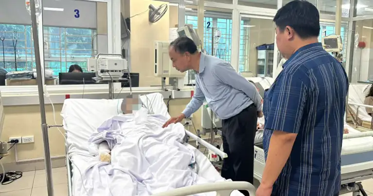 Cháy nhà làm 5 người chết ở Hà Nội: Một phụ nữ nhảy từ tầng 4 xuống mái tôn tầng 2 thoát nạn