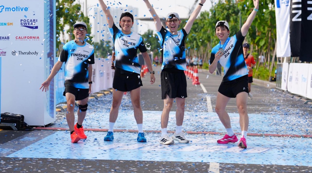 4 giờ sáng, hàng nghìn người bên bờ sông Sài Gòn: Garmin tiếp tục chứng minh sức hút với runner Việt