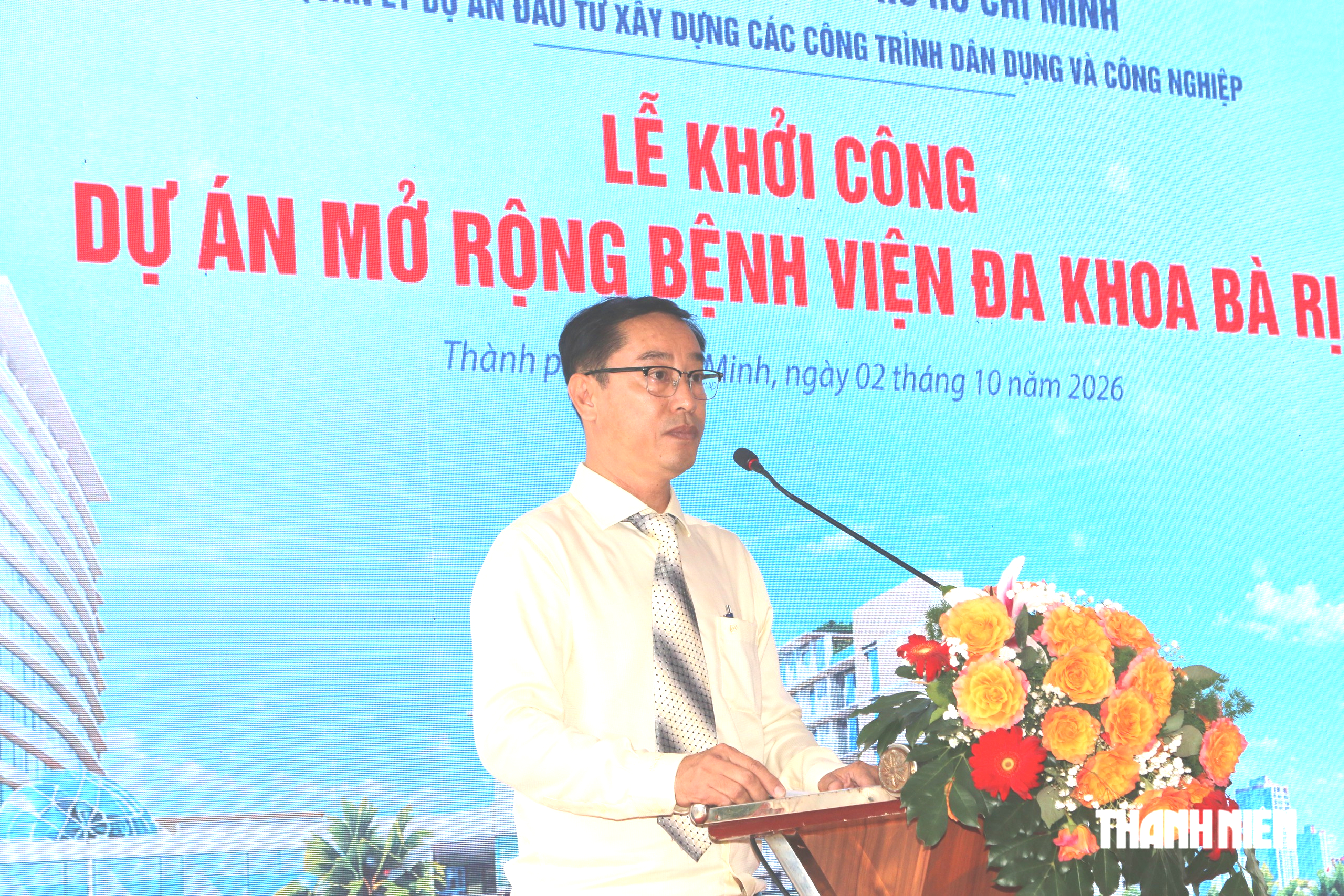 Ông Trần Giàu, Phó giám đốc Ban Quản lý dự án đầu tư xây dựng các công trình dân dụng và công nghiệp TP.HCM phát biểu tại buổi lễ