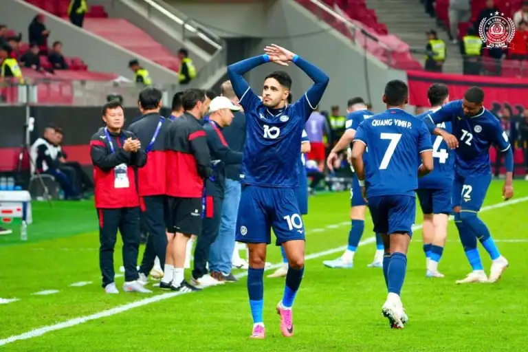 Leo Artur (10) mừng bàn thắng nâng tỷ số lên 2-1 ở phút 49 giúp Công an Hà Nội hạ Shanghai Port 3-2 ở lượt ba vòng phân hạng AFC Champions League Elite 2026-2027. Ảnh: Công an Hà Nội FC