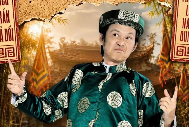 Nghệ sĩ Hoài Linh trong tạo hình nhân vật Bá Hộ của vở kịch Nội gián nạn dối - Ảnh: Sân khấu Mới
