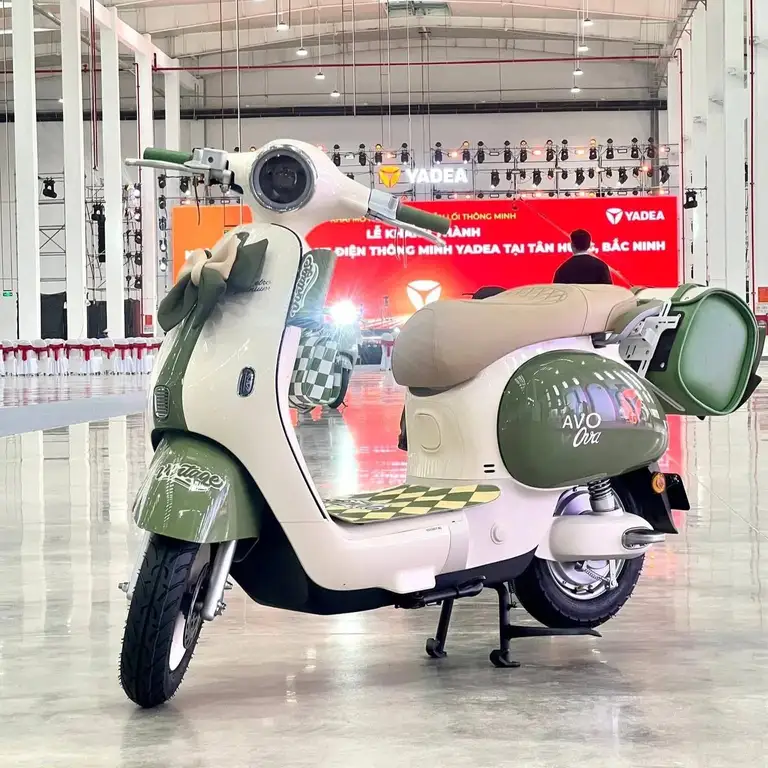Yadea Ova có cốp 17 lít, tích hợp nhiều tính năng thông minh nhưng giá khá cao