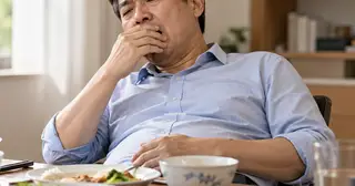 Buồn ngủ sau bữa trưa: khi nào là dấu hiệu đường huyết tăng của tiểu đường?