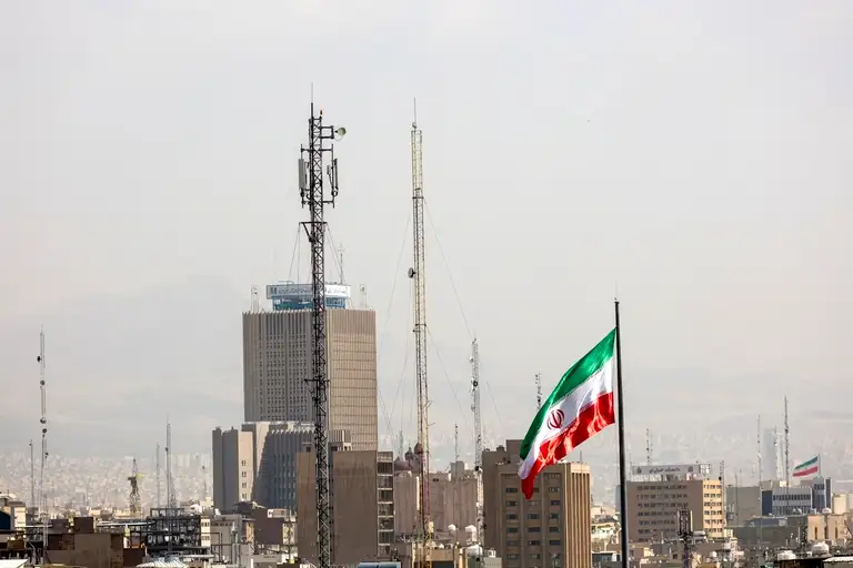 Iran ngày 7-7 tuyên bố sẽ đáp trả cứng rắn sau khi Mỹ vi phạm thỏa thuận ngừng bắn bằng những loạt tấn công mới nhất - Ảnh: REUTERS