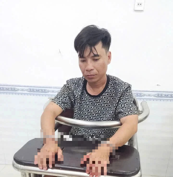 Cơ quan Cảnh sát điều tra Công an tỉnh Cà Mau khởi tố bị can đối với Trần Chí Công để điều tra về hành vi giết người và sử dụng trái phép vũ khí quân dụng