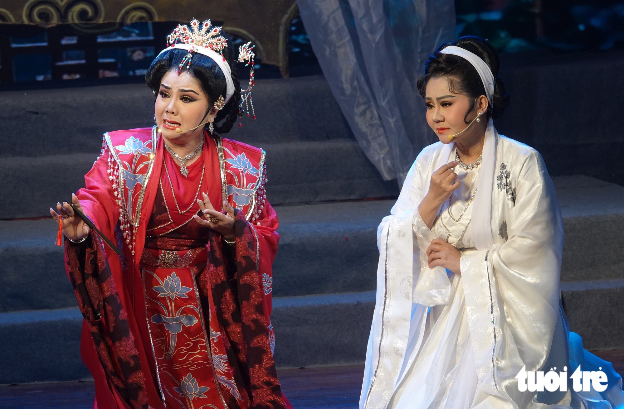 Trong lần sang Pháp diễn Câu thơ yên ngựa sắp tới, Tú Sương vẫn là nhân vật Thượng Dương hoàng hậu, còn vai Linh Nhân hoàng thái hậu được chuyển giao cho nghệ sĩ Lê Thanh Thảo - Ảnh: LINH ĐOAN