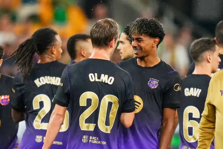 Các cầu thủ Barca ăn mừng sau trận Real Betis – Barca trên sân La Cartuja, Seville, Tây Ban Nha ngày 16/10/2026. Ảnh: AP