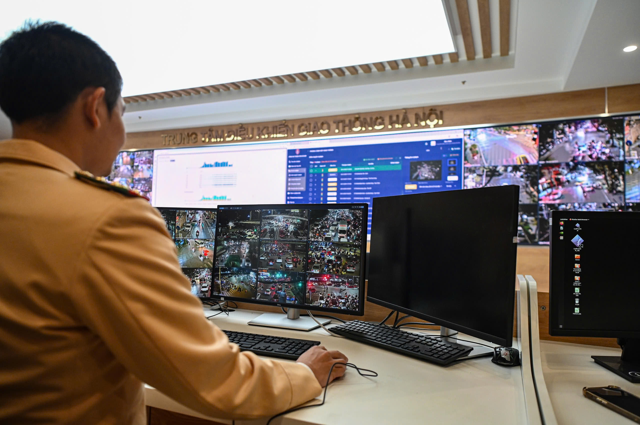 Theo đề xuất xử lý vi phạm giao thông qua VNeTraffic của Cục CSGT, quy trình mới sẽ gồm 7 bước, hướng tới giảm việc đi lại. (Ảnh Thành Long)