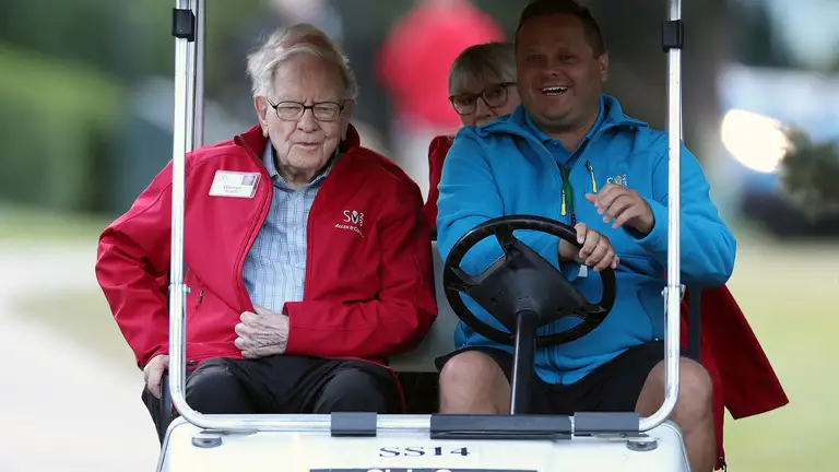 Tỷ phú Warren Buffett rời chức Chủ tịch Berkshire